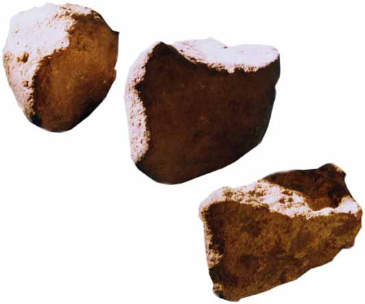 3 Boote
links 13,5 cm, Quarzit
mitte 12,5 cm Sandstein
rechts 11,2 cm Lehmstein mit Wuestenlack und Einsitzloch